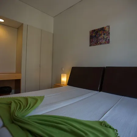 Hi - De Juventude Hostel Γκιμαράες